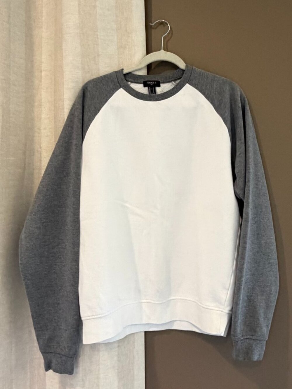 Forever 21 Men's Crewneck Gray Cream Sweatshirt Comfy, Size Large